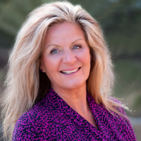 Photo of Gail Warner