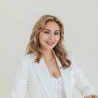 Photo of Dr. Anita Kianimanesh