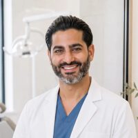Photo of Dr. Alan Lavian