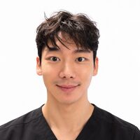 Photo of Dr. Junho Lee