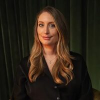 Photo of Dr. Samantha Hollinger