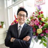 Photo of Dr. Derek Chow