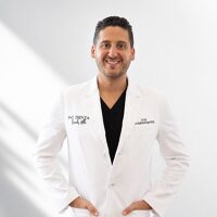 Photo of Dr. Jonathan Peri